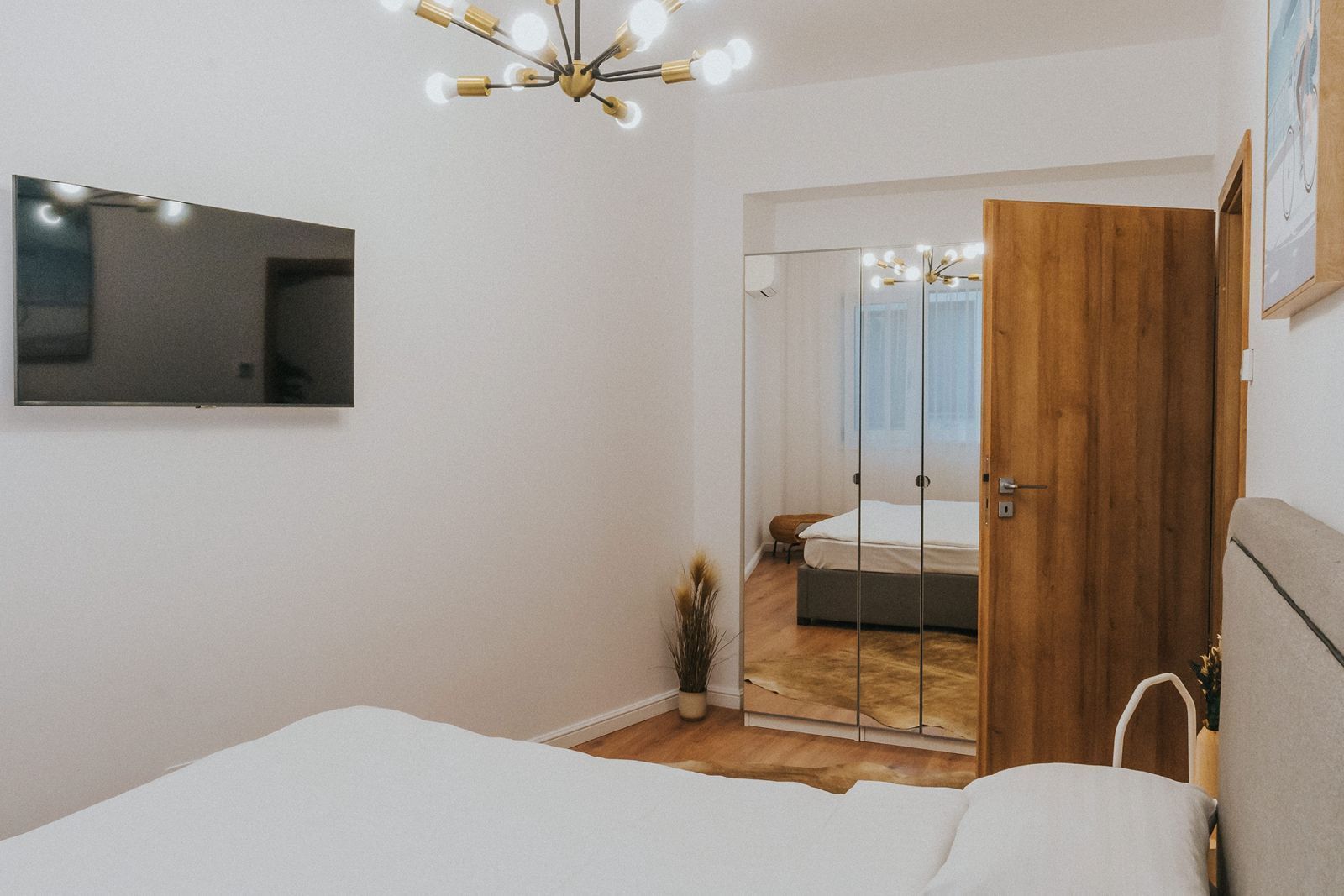 3 camere, ultracentral, Oradea. 205 000 E + TVA. Comision 0 - Poză 13