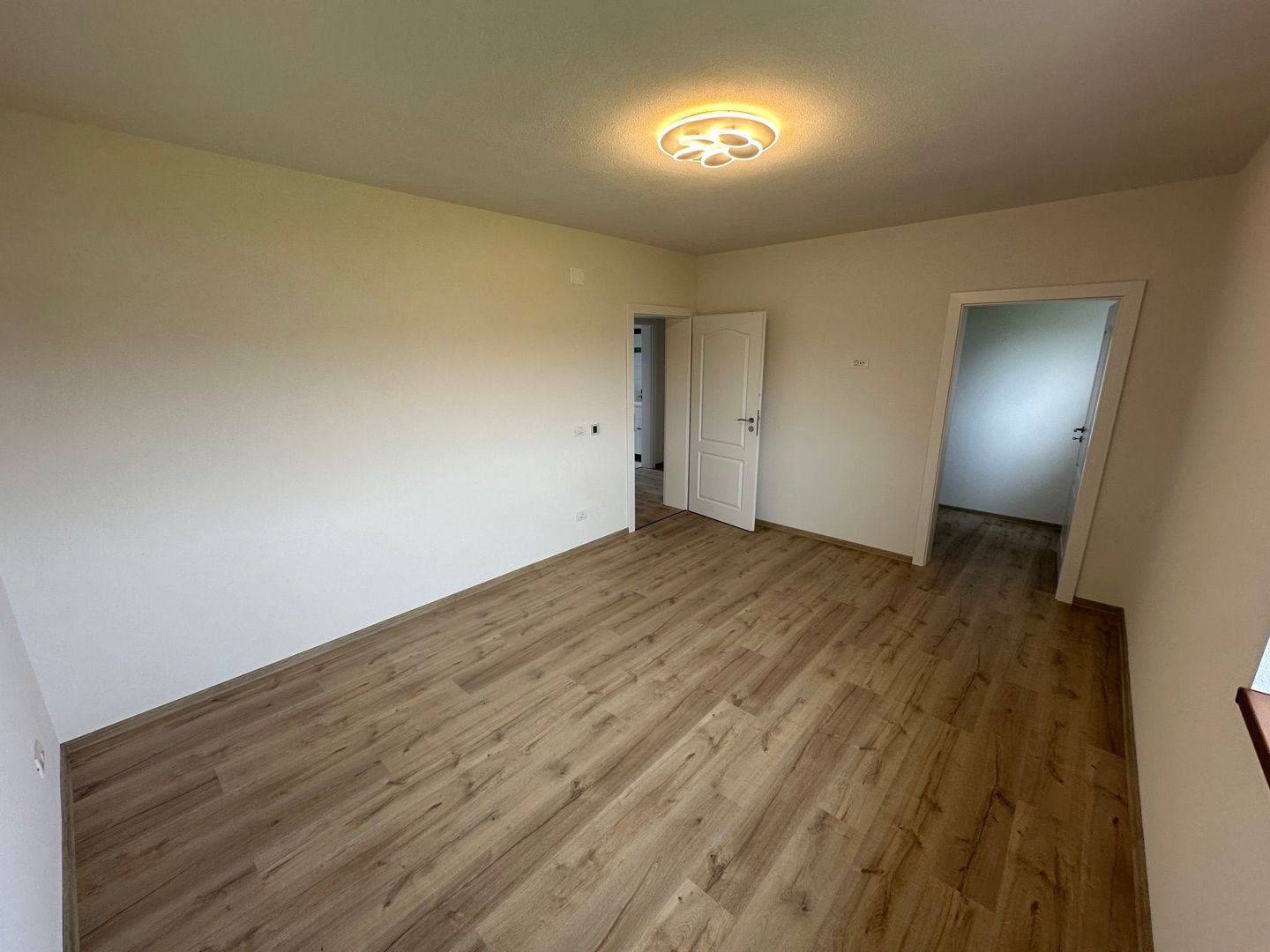 Duplex cu camera pe parter - Poză 22