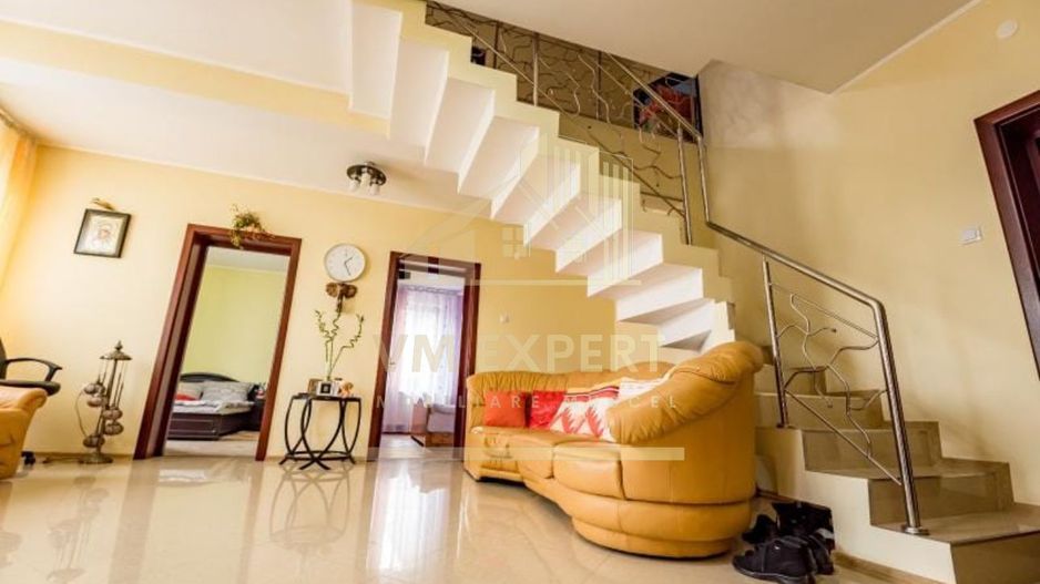 VILA 9 CAMERE, TEREN 1482 MP,  ZONA CENTRALA CAMPULUNG, PRET 190000 E - Poză 8