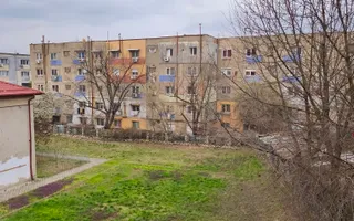 Mic la întreținere, bun la randament: apartament în Orșova - Poză 33