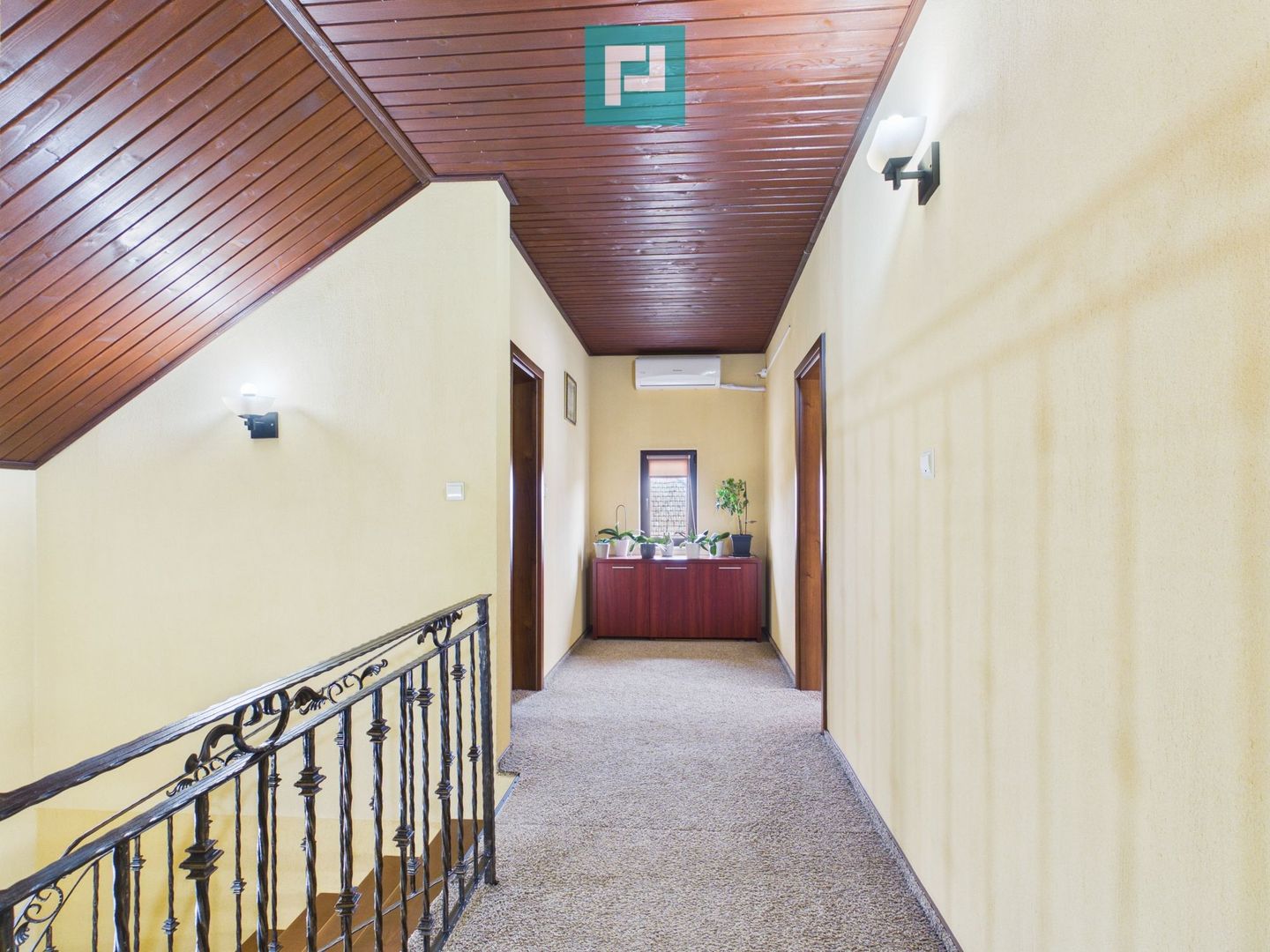 Casă cu 5 camere și teren 562 mp, Curtici - Poză 9