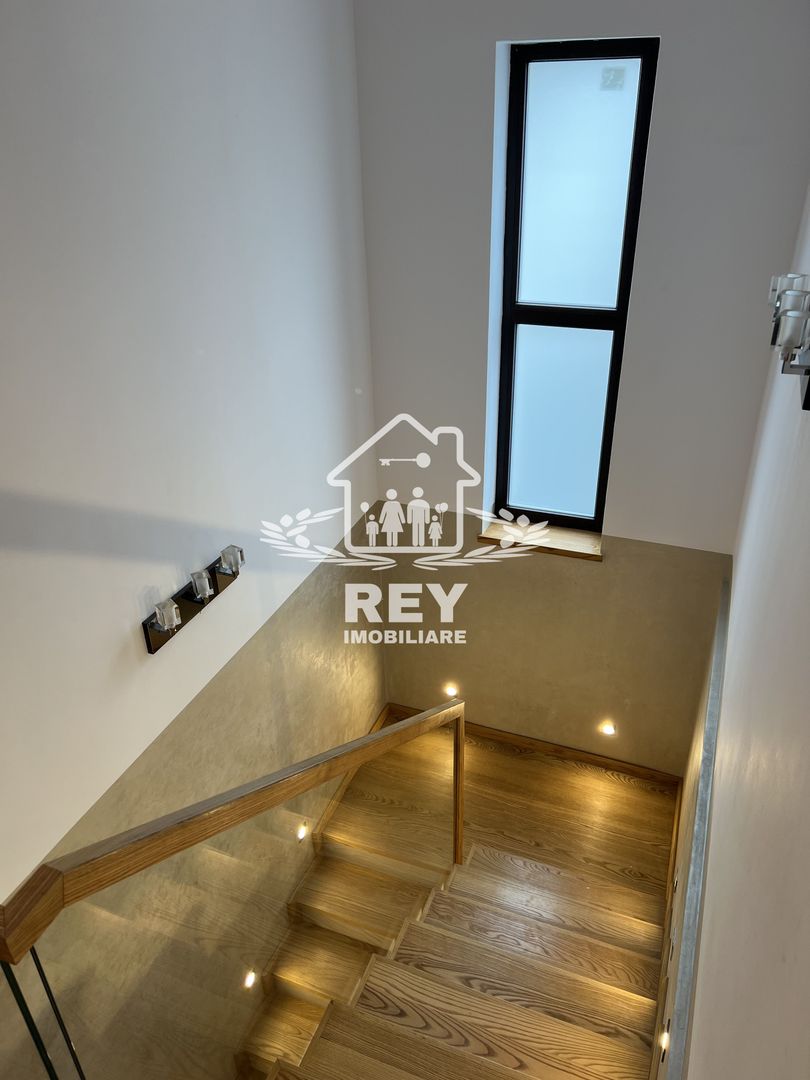 Casă de tip triplex la vânzare 6 camere /Șelimbăr /Secția 1 de Poliție - Poză 8