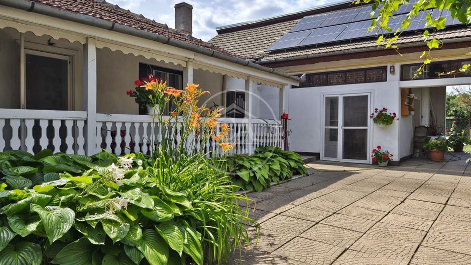 Casa de vânzare cu 7 camere de tip P+M in Sanmartin, Bihor - Poză 1