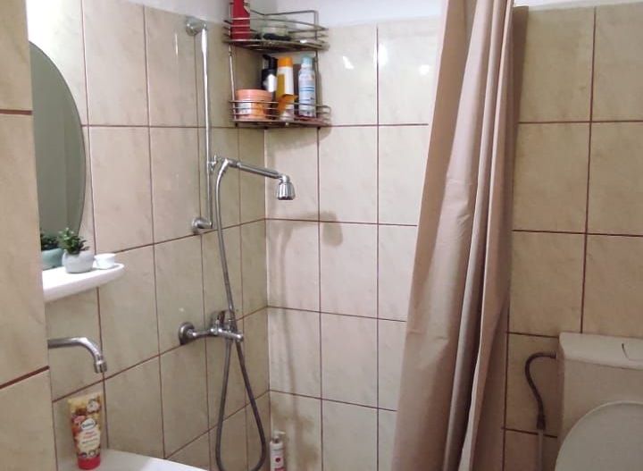 De vanzare! Apartament spatios la curte, zona centrala - Poză 9