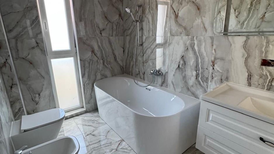 De vânzare apartament Penthouse nou, terase generos Micalaca Arad - Poză 2