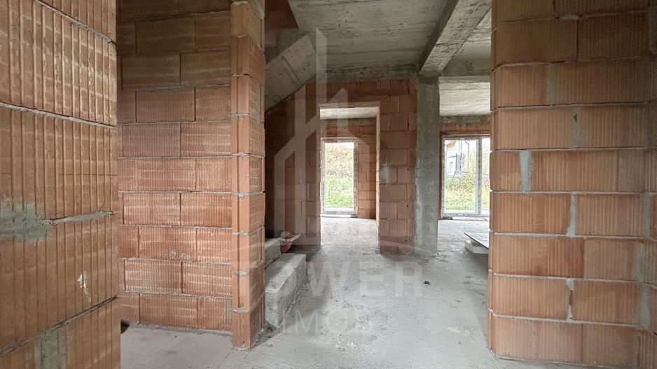 Casă Parter+Etaj– la roșu în interior, la cheie în exterior – Selimbar - Poză 1