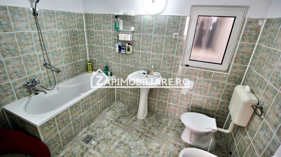 Casa 5 camere,3 băi,180 mp.teren 371 mp.Central - Poză 3