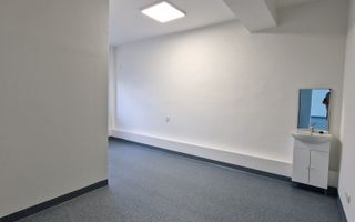 Spatiu comercial renovat si amenajat pentru a fi folosit ca o clinica medicala - Poză 10