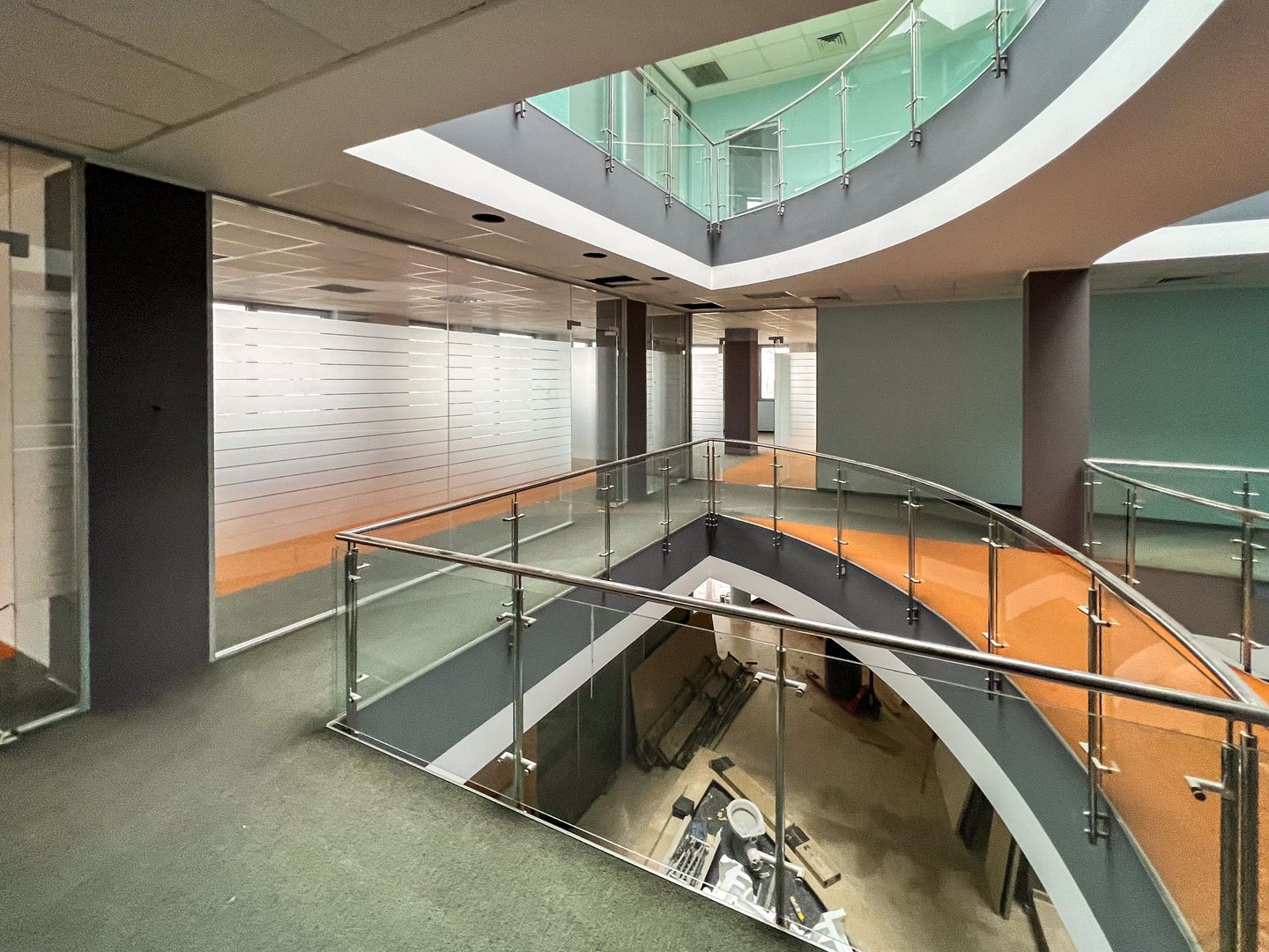 Proprietate comercială premium de vânzare- teren 3.728 mp |  Lângă A0 - Poză 1