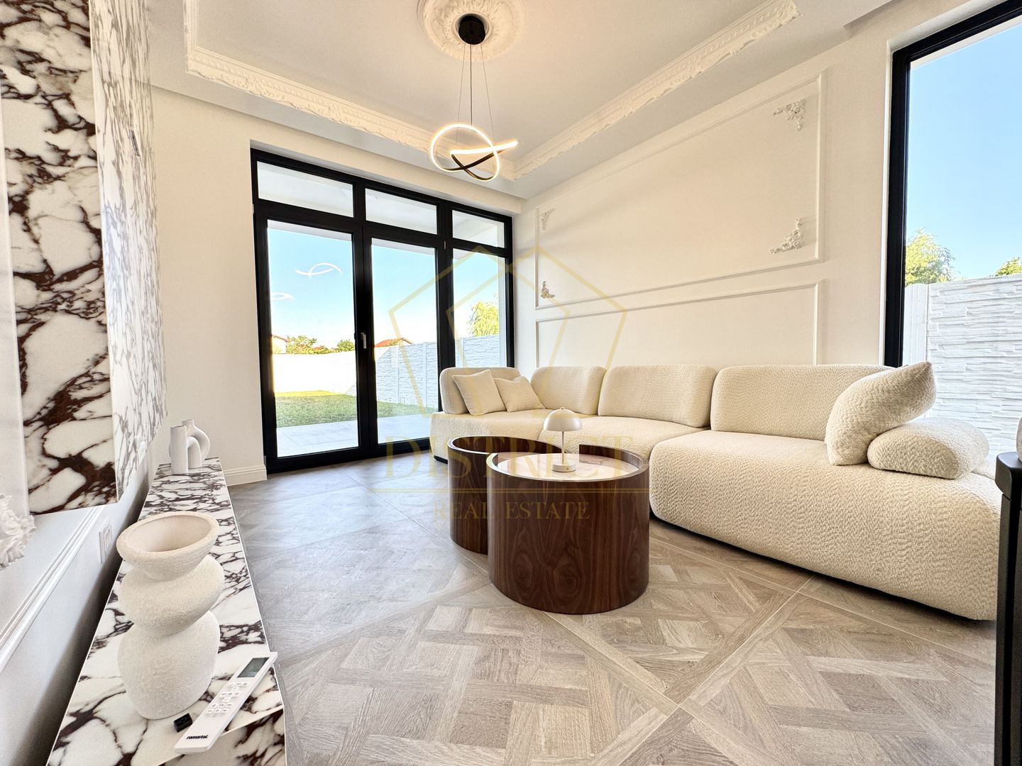 Casa individuala superba cu 4 camere, garaj | Sacalaz - Poză 1