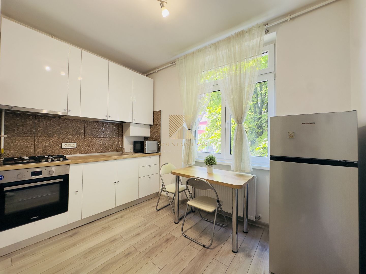 Garsonieră decomandată, complet renovată, etaj 1, zona Judetean - Poză 1