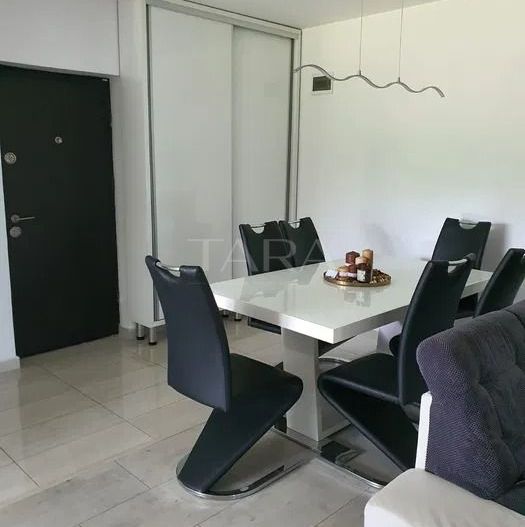 Vand apartament cu 2 camere in Floresti. - Poză 1