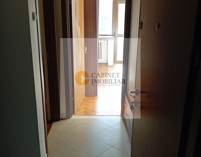 2 camere | Decomandat  | Romana  | Etaj 1/8 - Poză 2