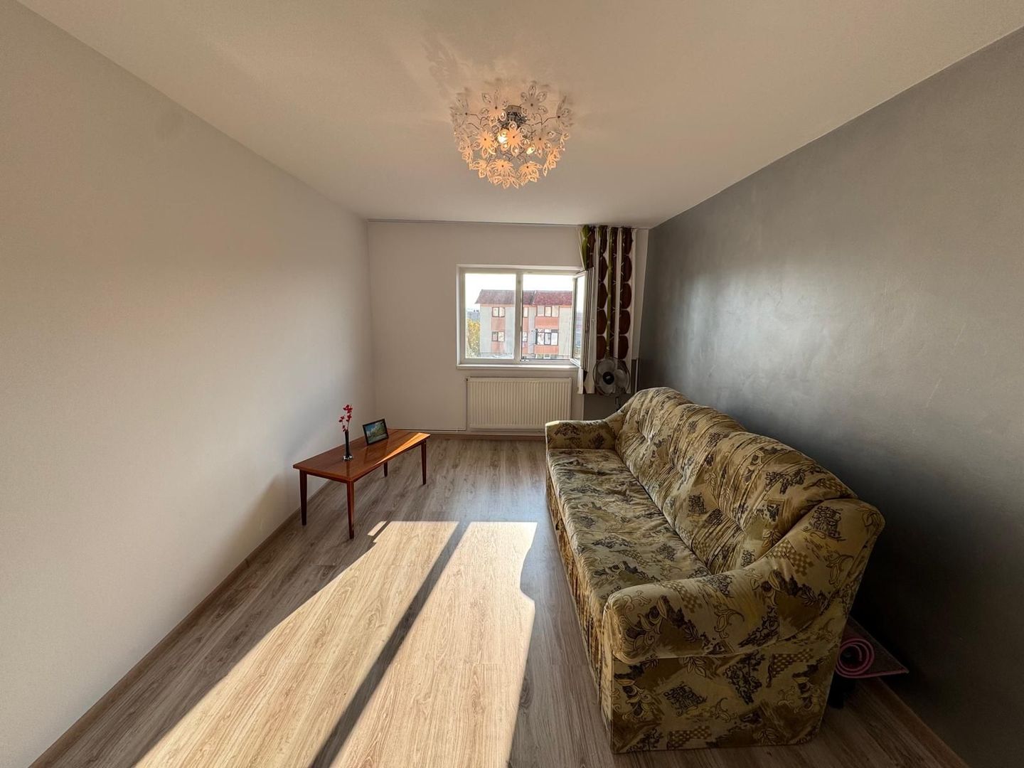 Apartament 3 camere 60 mp bloc 1980 central Filipesti de Padure! - Poză 3