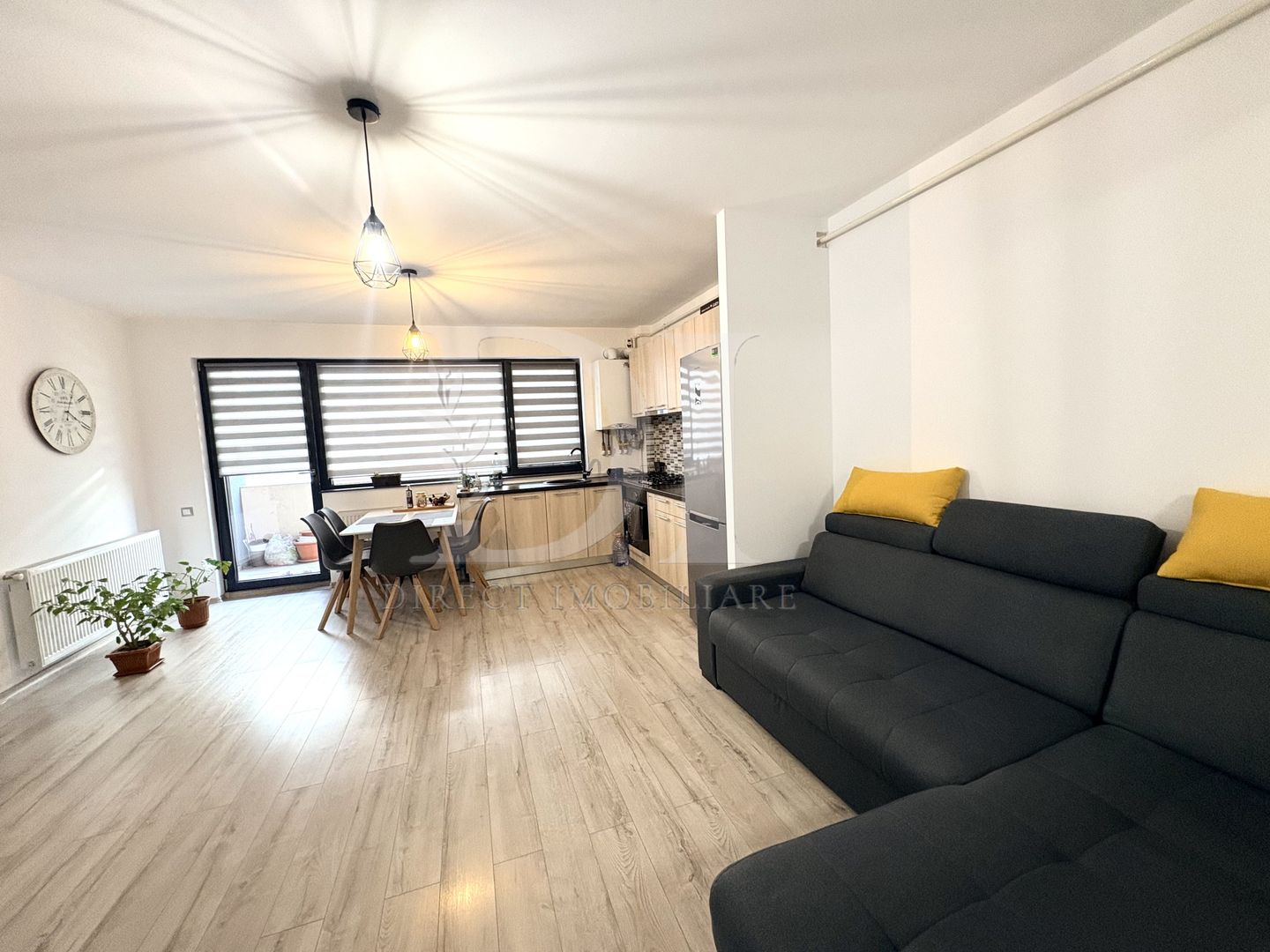 Apartament cu 2 camere-Zona Eroilor Floresti - Poză 1