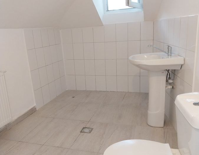 APARTAMENT MANSARDA METROU ZONA STEFAN CEL MARE - Poză 3