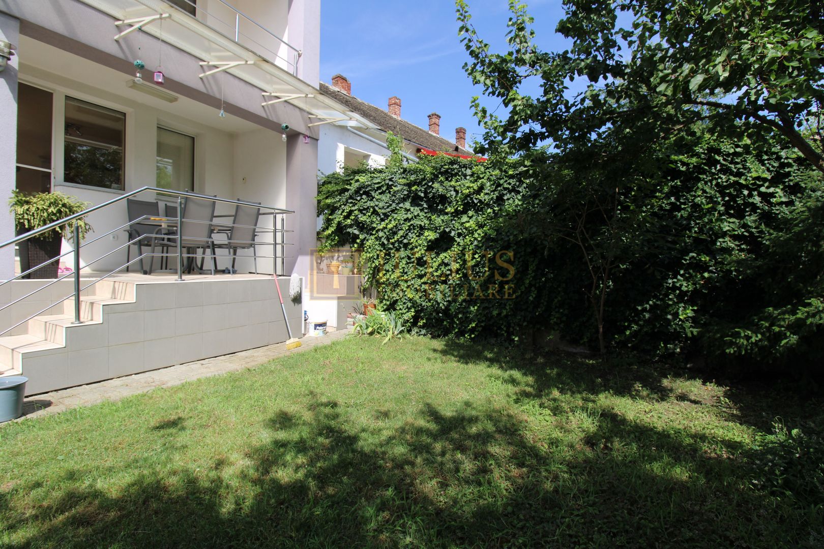 3 dormitoare, 3 bai, living spatios, 2 terase si curte. - Poză 10