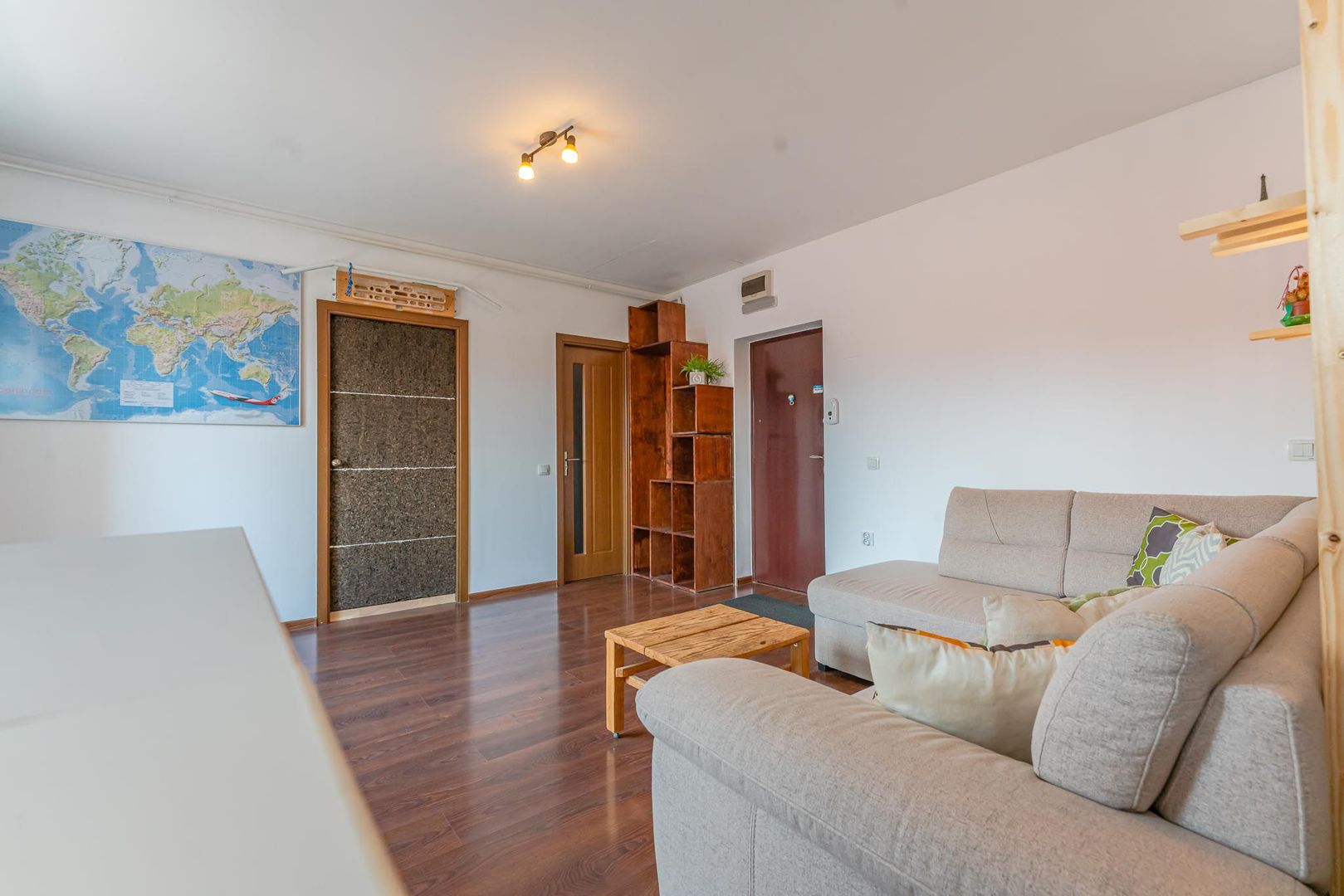 Apartament 2 camere mobilat si loc de parcare in Tractorul - Poză 8