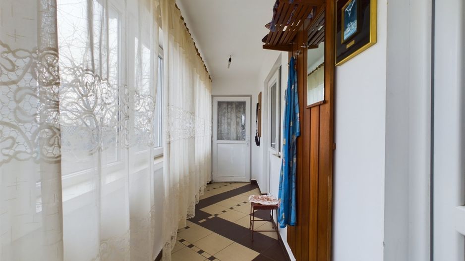 Casa modesta, 2500 mp teren, Domnesti - Poză 3