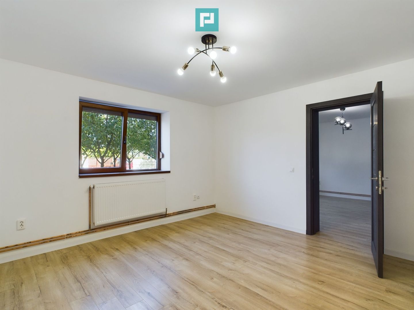 Casă cu 4 camere în Urseni, complet renovată! - Poză 10
