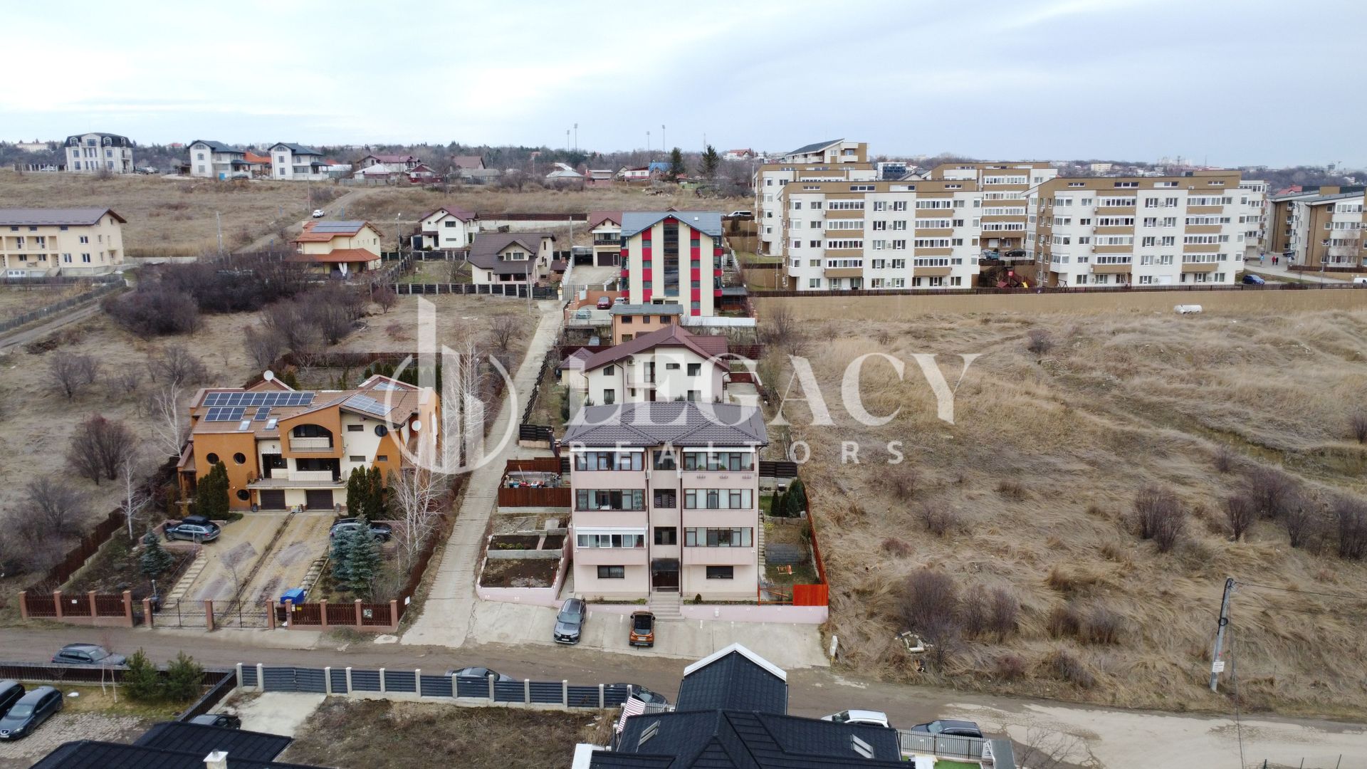 De vânzare - Vilă P+3E+M cu 7 apartamente, Păcurari-Alpha Bank - Poză 2