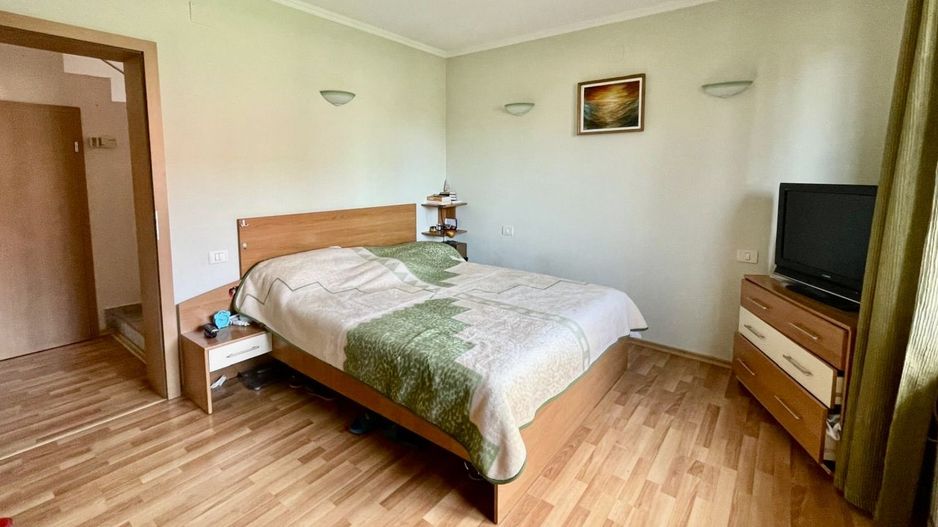 Casă spațioasă, confort ridicat, garaj și teren generos, zona Aradului - Poză 5