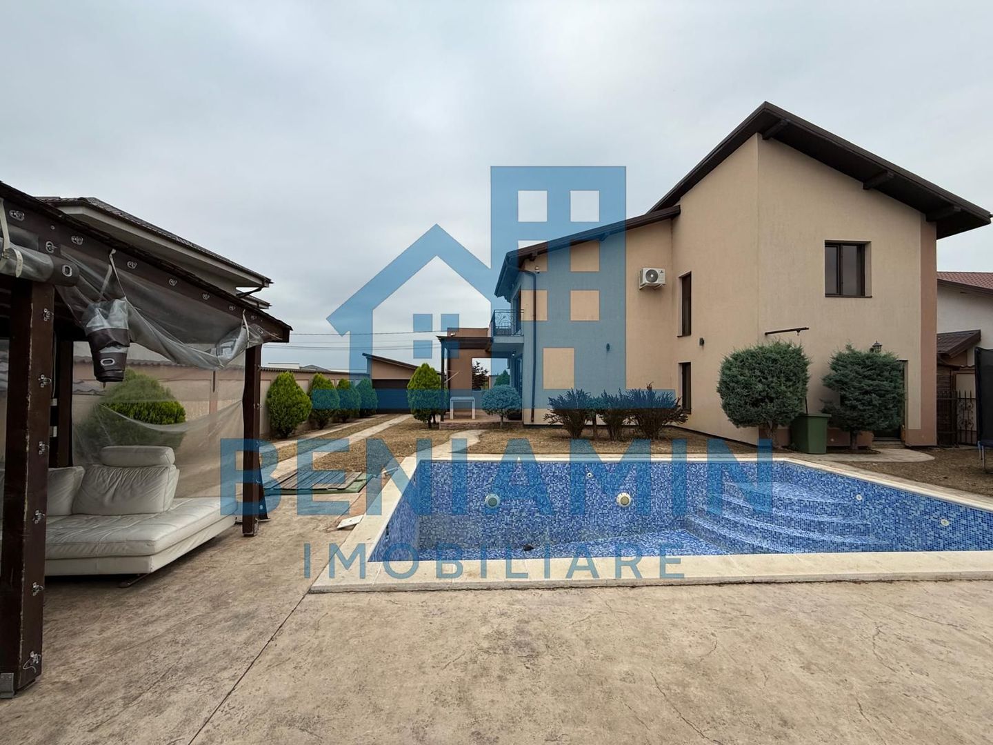 Casa-P+1-Piscina-Garaj-248mp totali-Foisor-Toate utilitatile-Libera - Poză 11