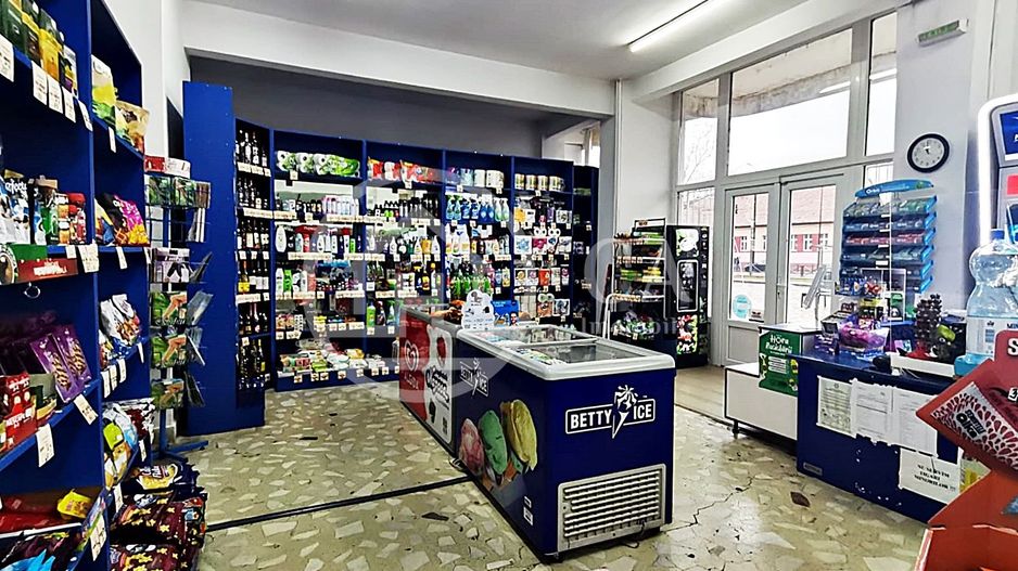 Spatiu comercial de inchiriat cu 3 camere in zona Cantemir, Oradea - Poză 1