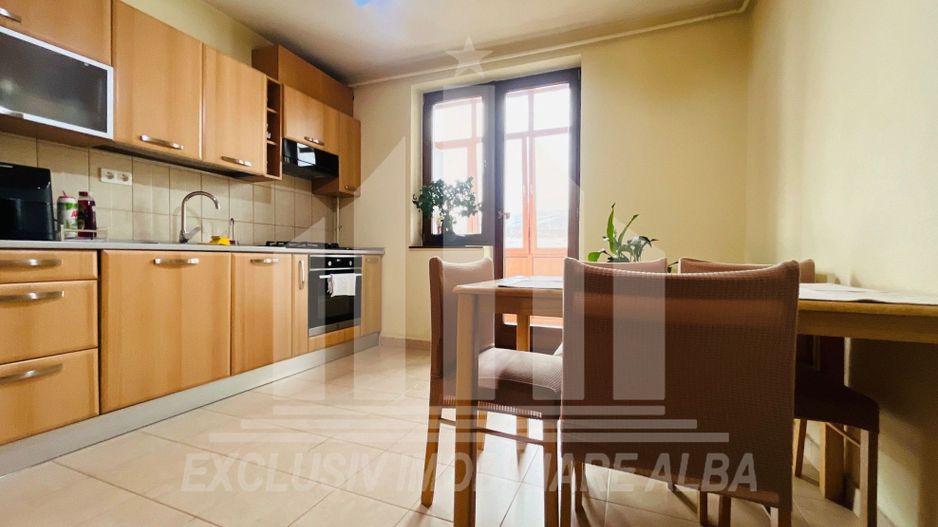 Apartament cu 3 camere cu scara interioara, Cetate - Poză 2