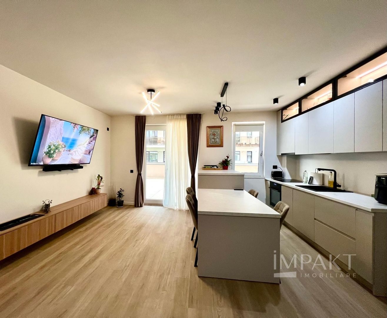 Apartament ultrafinisat cu terasa si view - Poză 1