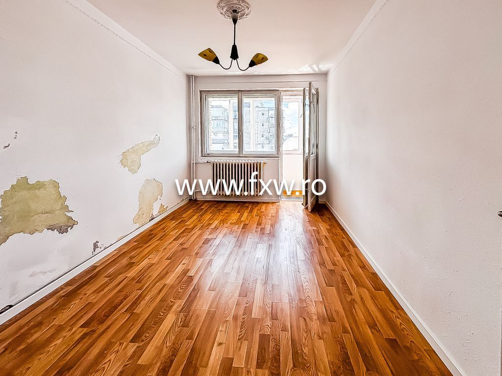 Apartament cu 3 camere, cu balcon la fiecare cameră,  zonă excelentă - Poză 3