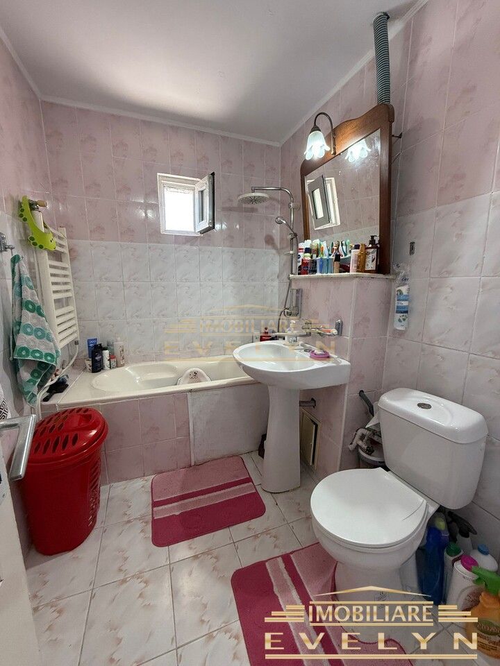 Vânzare Apartament 4 Camere - Decomandat - 78 mp - Str. Împărat Traian (Școala Nr.11) - Poză 8