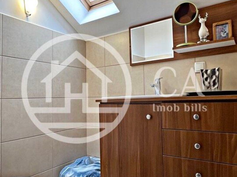 Apartament tip Penthouse de vanzare cu 3 camere in zona Dacia, Oradea - Poză 5