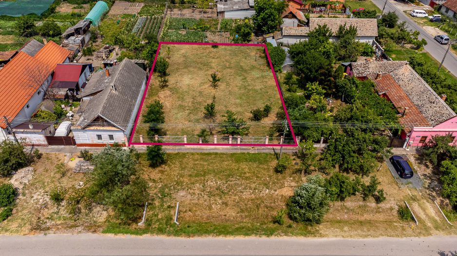 Rezervat! Teren intravilan cu front stradal de 26 m, în Nădlac - Poză 1