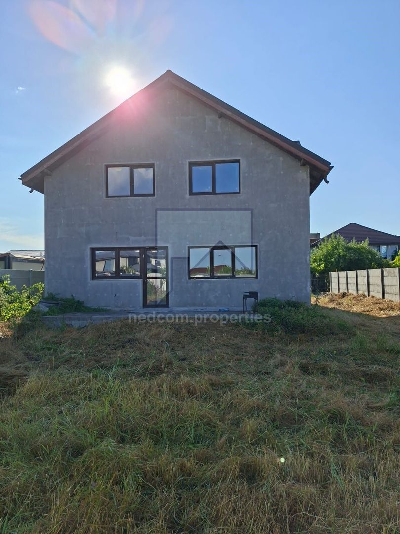 Vilă individuală P+M - 5 camere - 500 mp teren - Construcție nouă - 1 Decembrie - Poză 3