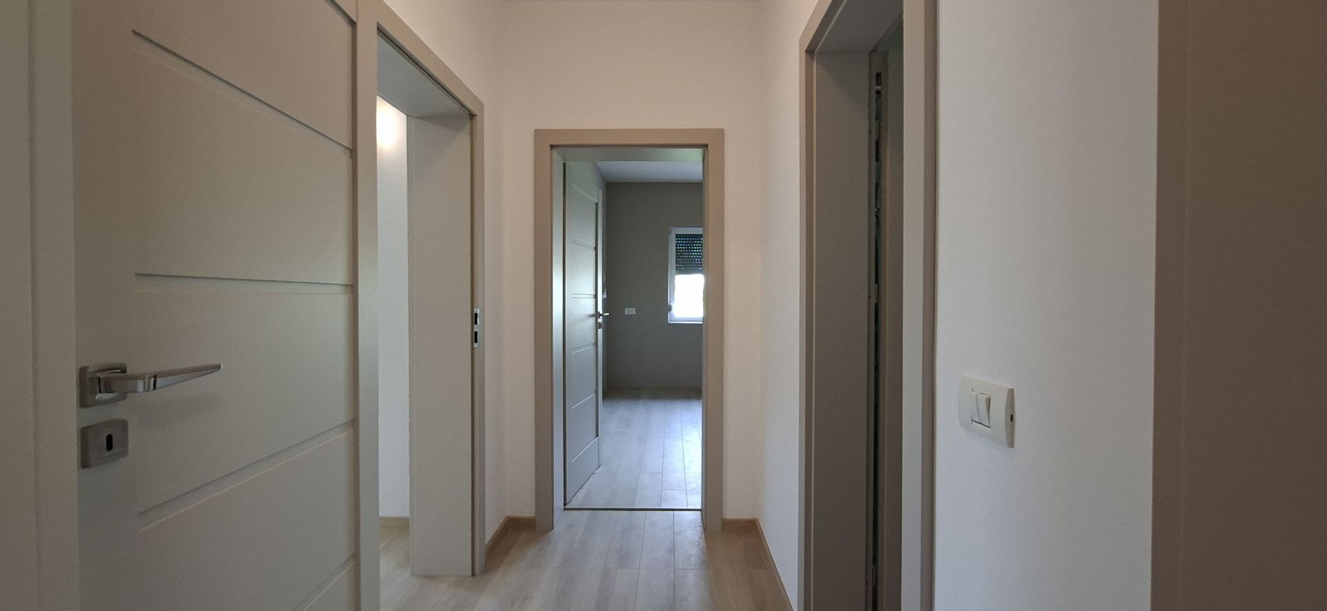 Locuinta individuala cu garaj- in stil mediteranean - Poză 14