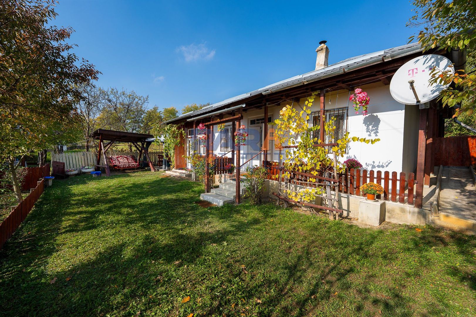 Căsuță frumoasa la țară cu toate condițiile necesare - Poză 1