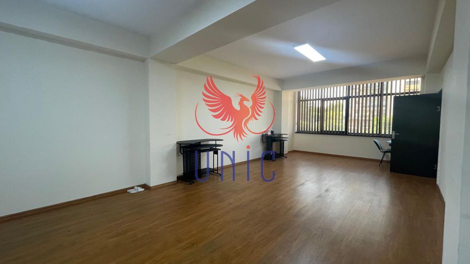 Spatiu Comerical-etaj 1-90 mp- 600 Euro - Poză 2