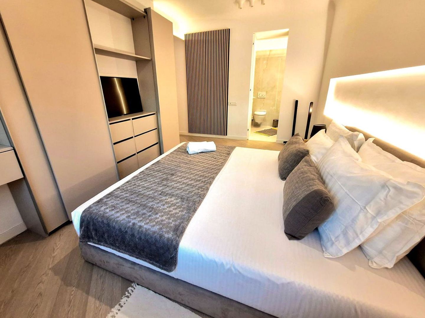 Închiriere apartament 3 camere | Parcare + Debara privată incluse - Poză 17