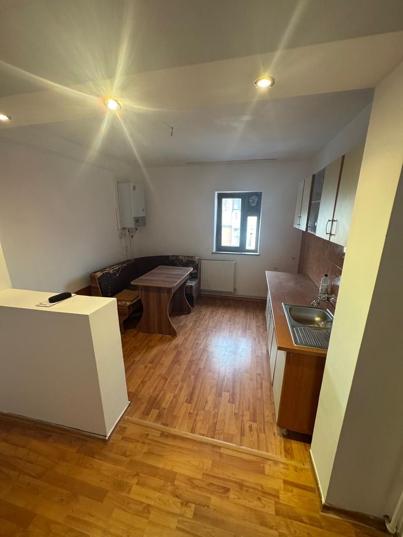 Apartament 3 camere de vânzare – Tineretului, zona Biserică - Poză 5