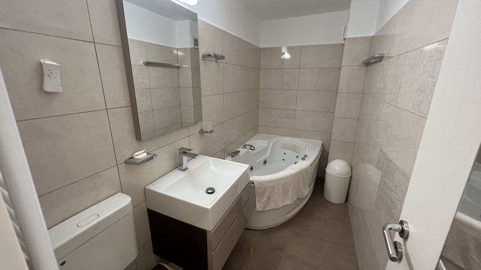 Apartament Lux 4 camere metrou loc parcare - Poză 24