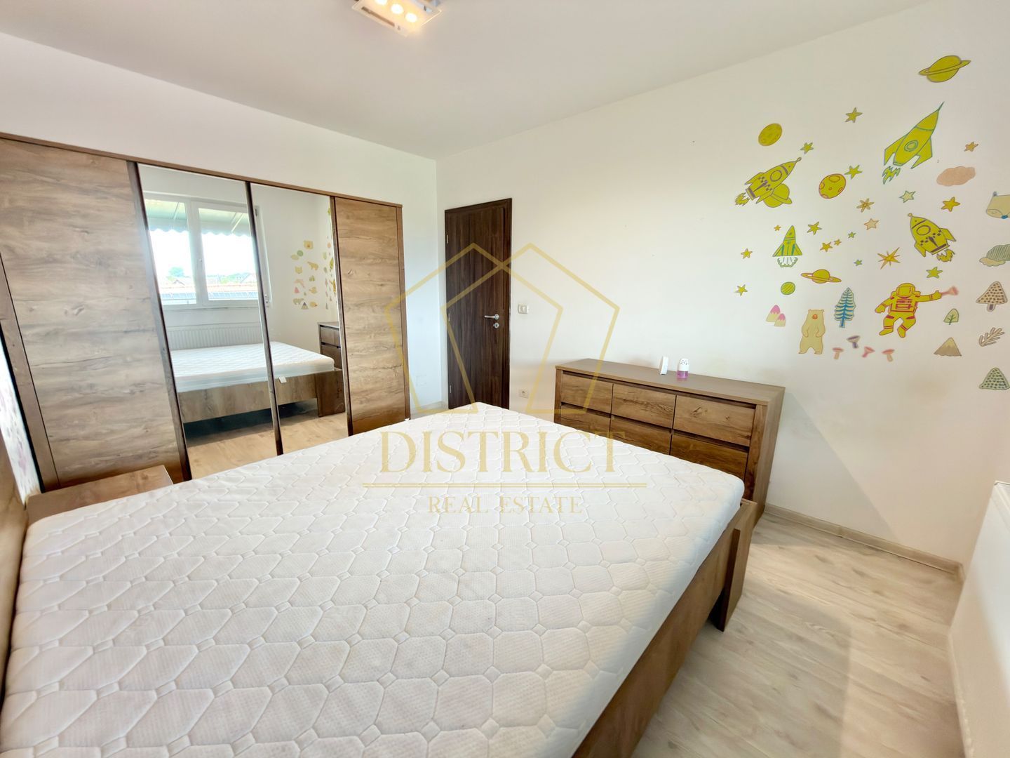 Apartament cu 2 camere mobilat, decomandat la etajul 2 in Giroc la asfalt. - Poză 10