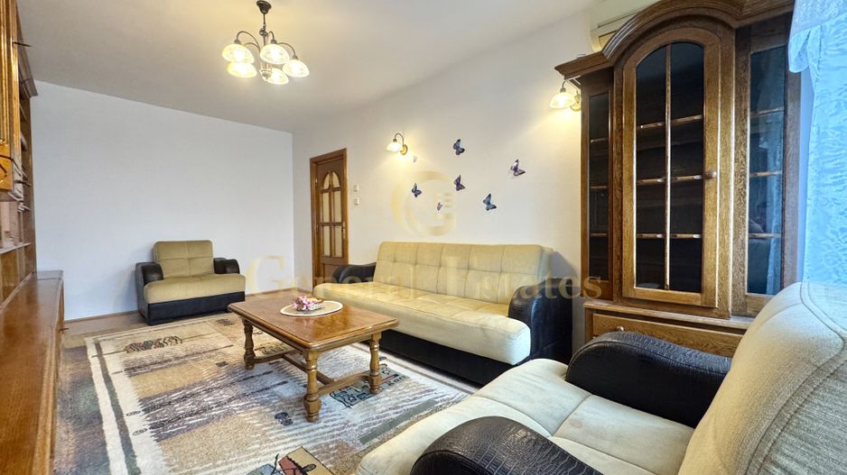 Spre Vânzare apartament cu 3 camere, în Centru, Păcurari - Poză 1