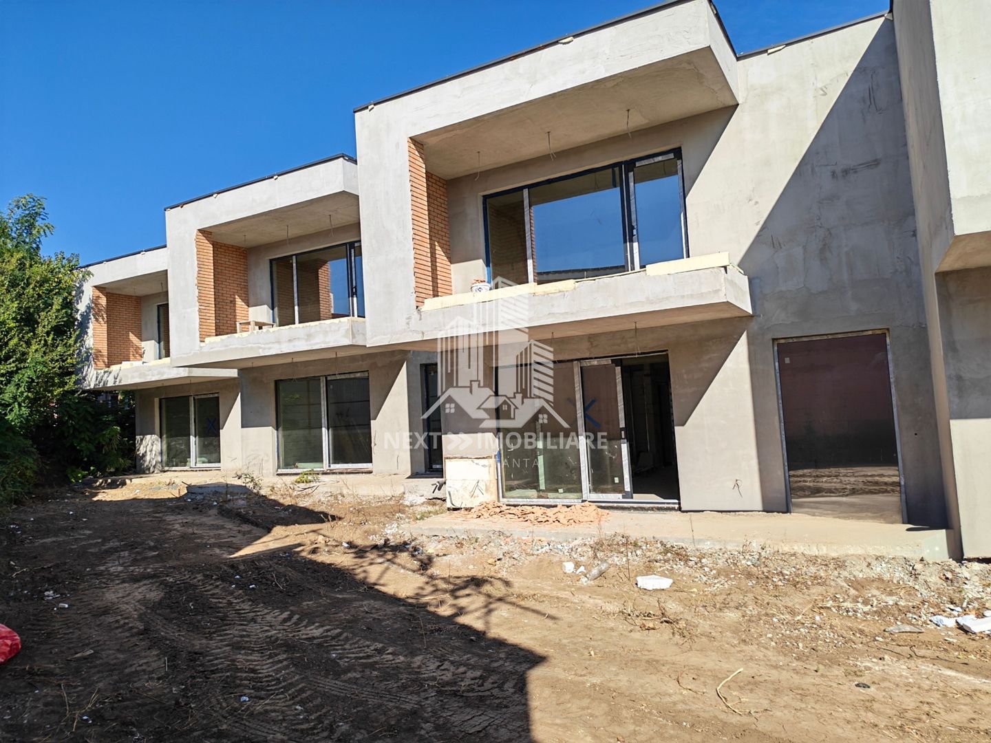 Casa 4 camere complex rezidential, 2 locuri de parcare , Palazu Mare - Poză 2