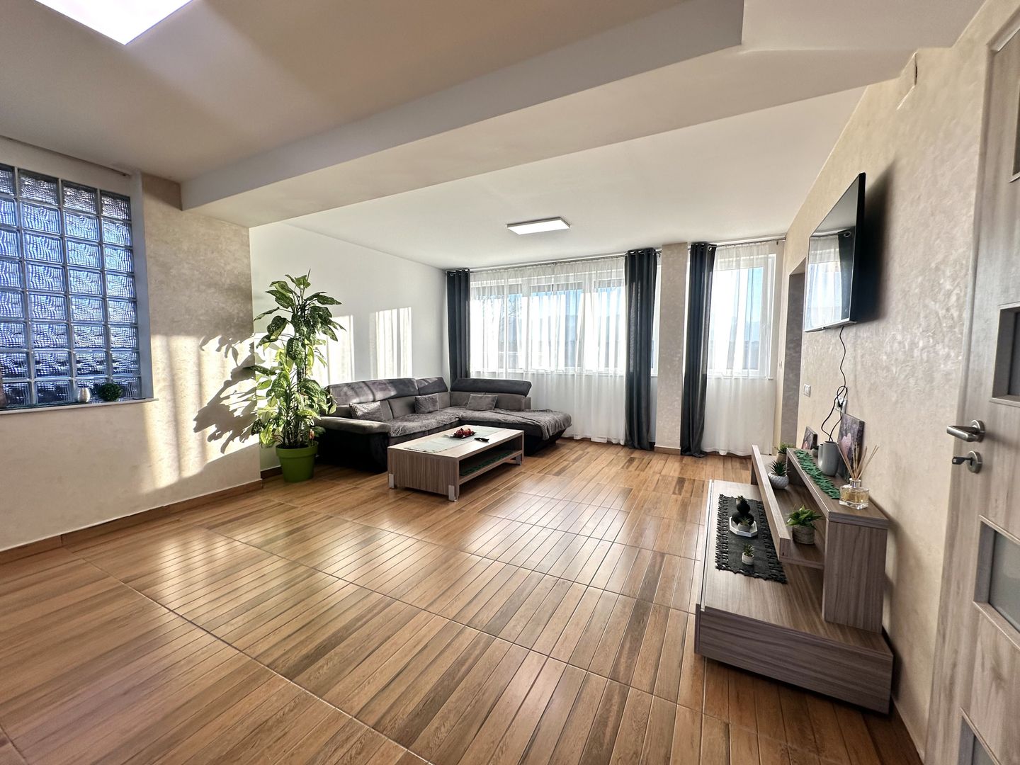 Casă tip duplex de inchiriat, Bartolomeu - Poză 3