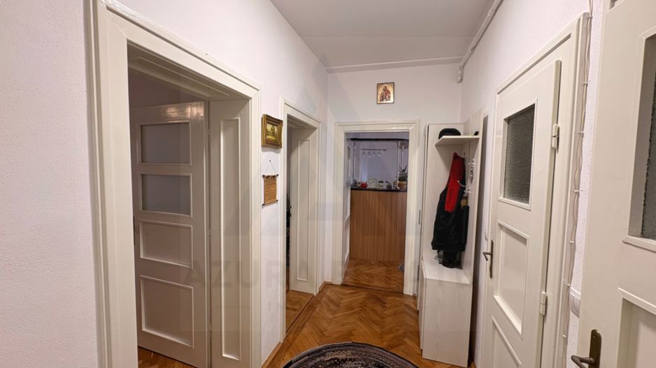 Apartament decomandat 70 mp utili 2 bai pivnita si curte 58 mp Central - Poză 1