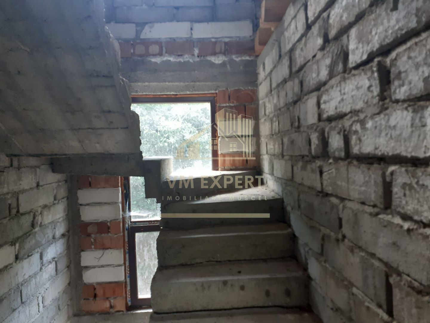 VILA 8 CAMERE, TEREN 5000 MP CAMPULUNG, APA SARATA - Poză 7