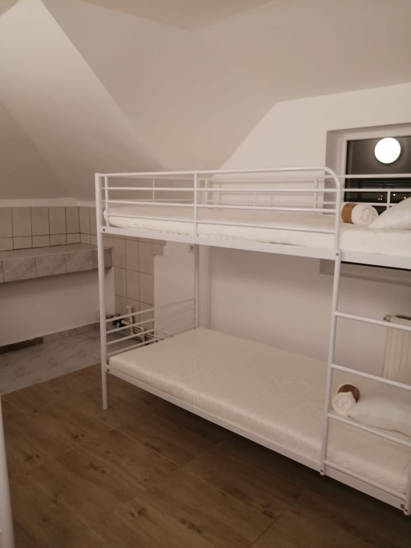 Etaj de inchiriat/ camere+ bai/bucatarie/spalatorie - Poză 7