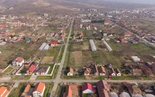 Teren 1.570 mp + casă din cărămidă–zonă liniștită - Poză 11