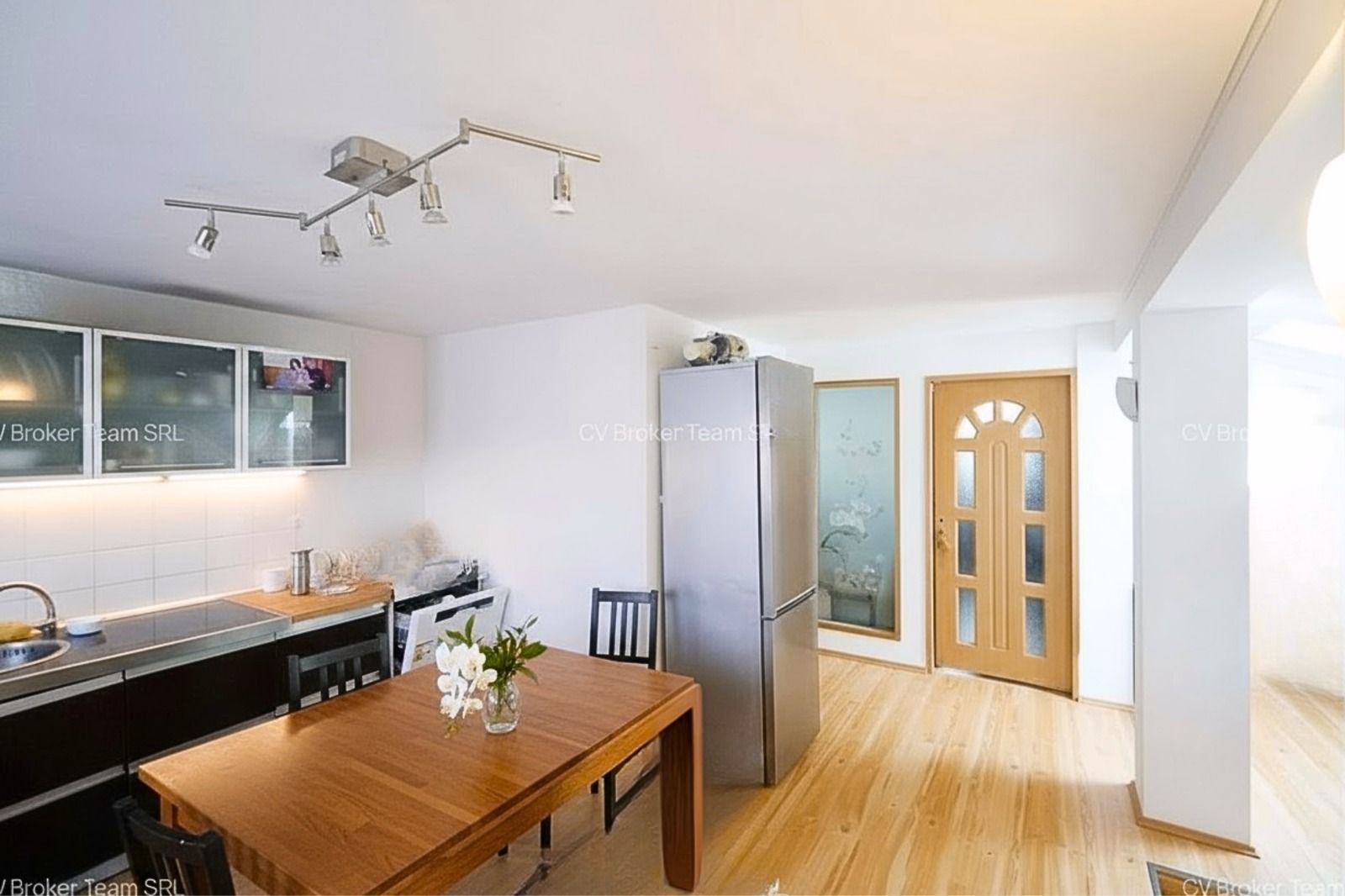 Vila D+P+1+M,Otopeni,300 mpu,ultracentral - Poză 10